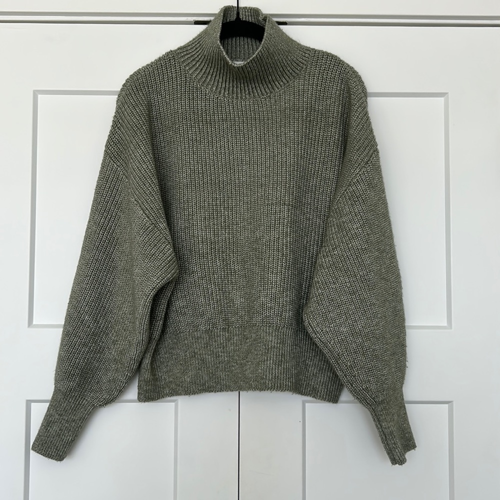 H&M Green Turtleneck Sweater